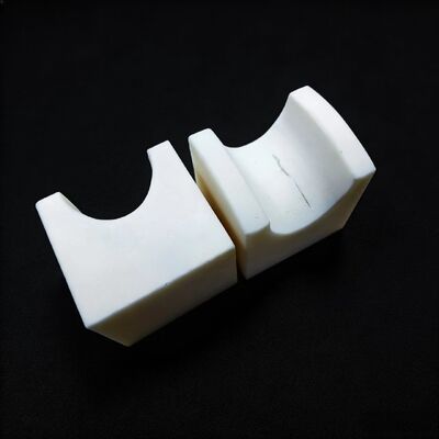 ماژول یونگز 200 تا 400 GPa آلومینیوم سرامیکی که قدرت دی الکتریک 18 تا 20 KVmm را برای اجزای با دوام بالا فراهم می کند