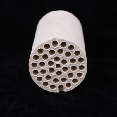 چگالی 3.75 تا 3.9 گرم در هر سانتی متر مکعب اکسید آلومینیوم سرامیک قدرت فشرده سازی بیش از 3000 MPa قدرت انعطاف پذیری 200 تا 400 MPa