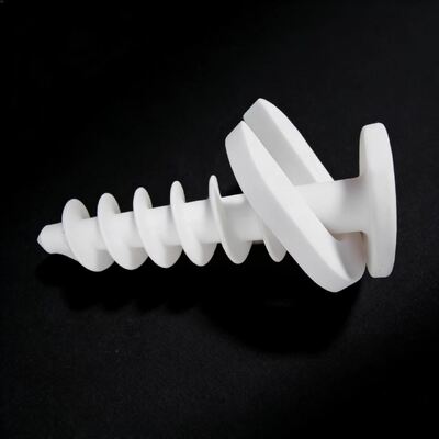 چگالی 3.75 تا 3.9 گرم بر سانتی‌متر مکعب، سرامیک آلومینا با ضریب پواسون 0.25، مناسب برای ابزارهای برش و زیرلایه‌های الکترونیکی