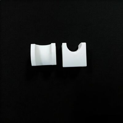 ماژول یونگز 200 تا 400 GPa آلومینیوم سرامیکی که قدرت دی الکتریک 18 تا 20 KVmm را برای اجزای با دوام بالا فراهم می کند