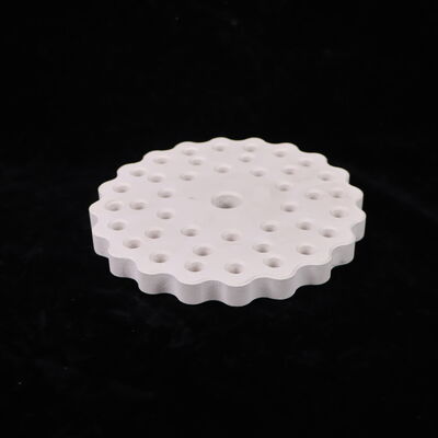 رسانایی حرارتی 3.5 تا 4.5 وات در هر متر Kelvin Mullite سرامیک با ضریب انبساط حرارتی 4.5 تا 5.5 ضرب 10 به منفی 6 در هر Kelvin و منافذ کمتر از 15 درصد